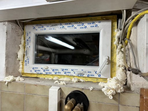 montage kellerfenster schaum